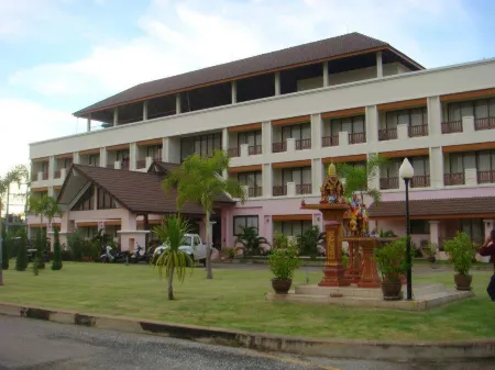 Ton Thong Resort Hotel Отели рядом с достопримечательностью «Clock Tower roundabout»