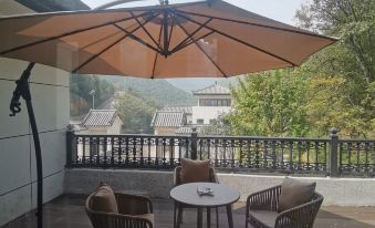 Yingying Mountain House B&B