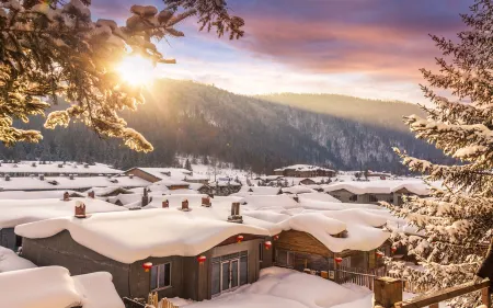 First snow in snow country. ten rooms Отели рядом с достопримечательностью «Erlang River»