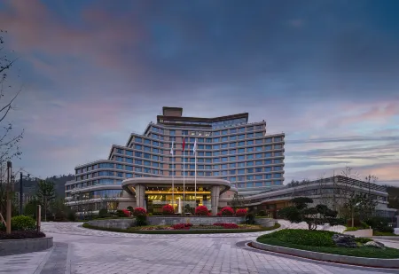 JIN YUN JIN JIANG INTERNATIONAL HOTEL Отели рядом с достопримечательностью «Zhutan Mountain»