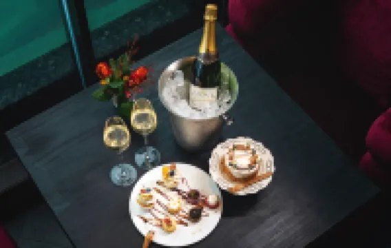 Kunming Xishe Qinghuan High-altitude Terrace Designer Hotel (Kunming Vientiane City)