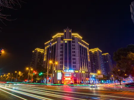 James Joyce Coffetel (Chongqing Tongliang Wanda Plaza) Отели рядом с достопримечательностью «Chongqing Vocational College of Art and Engineering»