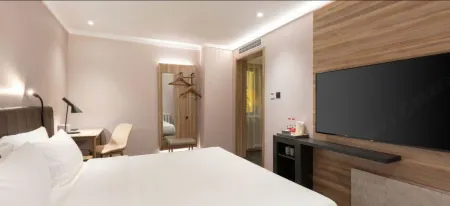 Dalian full stop hotel