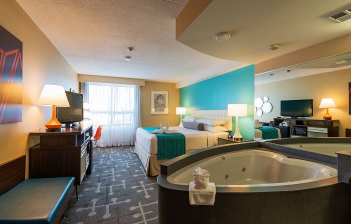 Howard Johnson Plaza by Wyndham by the Falls / Niagara Falls