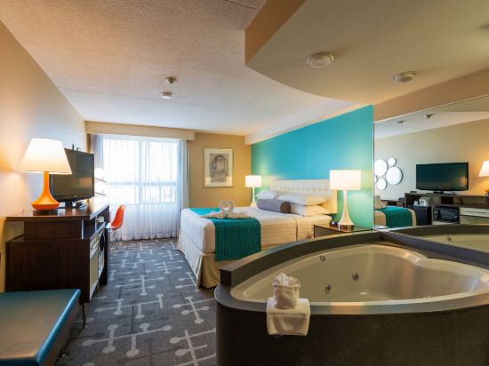 Howard Johnson Plaza by Wyndham by the Falls / Niagara Falls