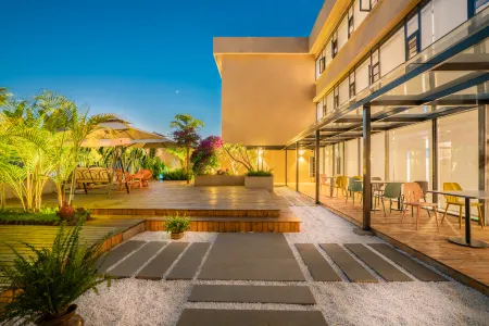 Chaxiang Courtyard Civil Aviation Hotel Отели рядом с достопримечательностью «Shiji Square»