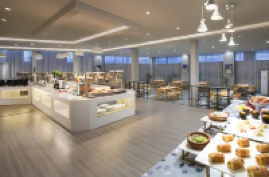 에샤인 이스트 호텔 (시창 치옹하이 습지)