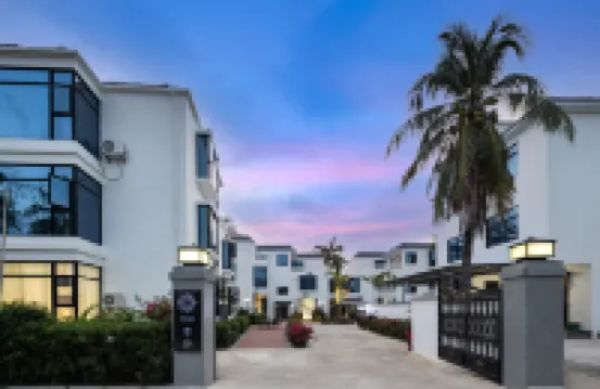 Floral Hotel· Benxiang Hotel (Sanya Yalong Bay Bohou Village Branch) Hotels in Sanya