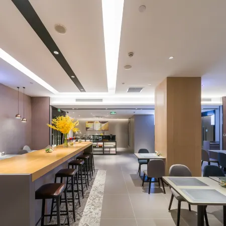 Home Inn (Zhenjiang Suning Plaza Yongan Road Food Street)