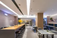 Home Inn (Zhenjiang Suning Plaza Yongan Road Food Street)
