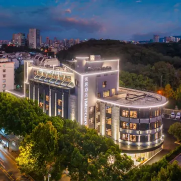 Mercure Nanjing Hongshan Zoo Hotels near Nanjing Hongshan Forest Zoo