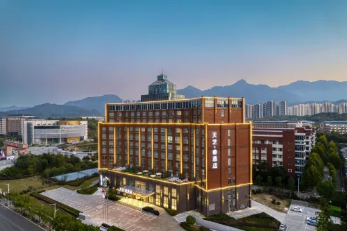 Tianyi Yi Hotel (Jiujiang University Shili Wanda Branch) - غرفة مطلة على الجبل