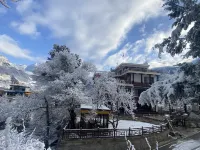 Blange Manor Hotels near Moerduo Temple