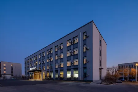 Starway Hotel (Changchun Jingyue Agricultural University) Отели рядом с достопримечательностью «Software Engineering Simulation Company， College of Humanities & Information， Changchun University of Technology»