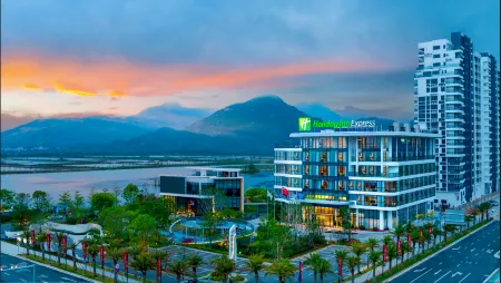 Jiangmen Yinhu Bay Binhai New Area Holiday Inn Express Отели рядом с достопримечательностью «Gudou Hot Spring Tourist Resort»