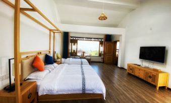 Yulong Baisha Yuhu Renjia Chinese Inn