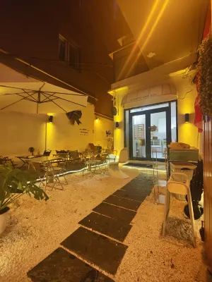 Dalian Dama Monkey B&B City Youth Inn فنادق في 