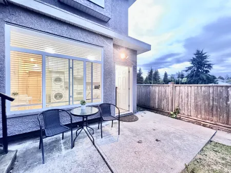 Sweet Home-Separate Entry-Near YVR Airport & Skytrain & Costco Отели рядом с достопримечательностью «UBC Rose Garden»