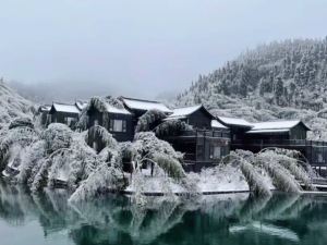 藍山雲冰山西風寨客棧