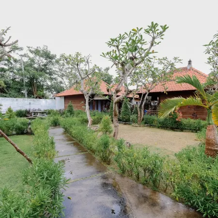 The Lavana Jhonny Kibung Villas Lembongan Отели рядом с достопримечательностью «Утес Ченинган»