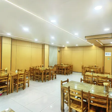 Luqulangmusi Zhongyuan Holiday Hotel