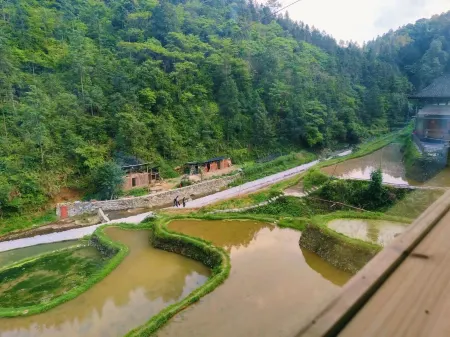Daoxiang Tianyuan Homestay (Dali Dongzhai Scenic Area) Отели рядом с достопримечательностью «Zaidang Dongzhai»