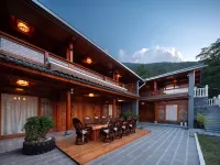香格里拉哈巴雪山聽澗山語ブティック民宿 ハバ雪山周辺のホテル