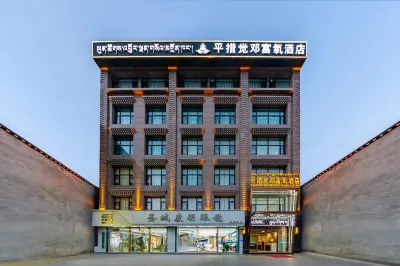 phuntsok jorden oxygen hotel Hotel a City Hall and Surroundings