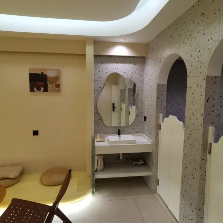 Beiguo Zhichun Business Hotel