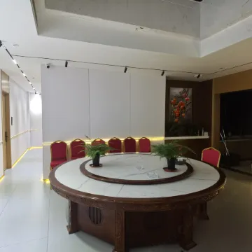 ELONG DELUXE International Hotel (Tianhe Smart City Branch) Отели рядом с достопримечательностью «Guangzhou Flying Over the Jungle Adventure Park»