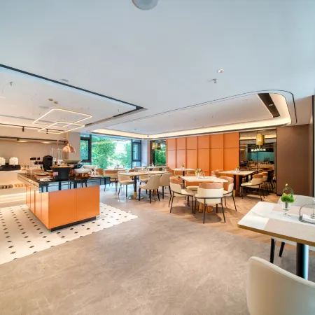 Homeinn Plus Hotel (Fuzhou Sanfang Qixiang West Lake Park) Отели рядом с достопримечательностью «Больница Военных Территорий Фучжоу»