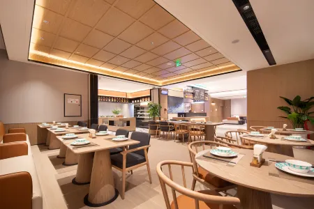 Echarm Hotel (Wenfeng Tower Store on Shenong Avenue, Suizhou) Отели рядом с достопримечательностью «Wenfeng Tower»