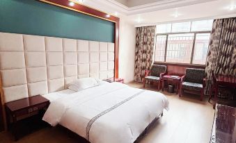 Chaling Bailun Fashion Hotel