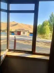 Dunhuang Yuequanju (Crescent Moon Spring) - Bjergudsigt