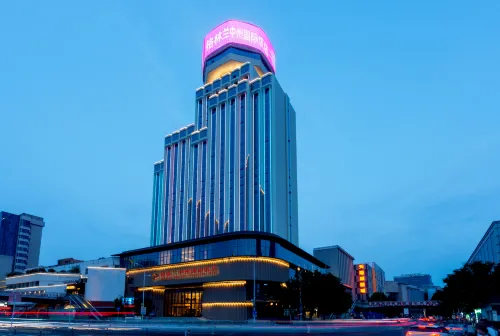 Greenland Zhongzhou International Hotel - parking