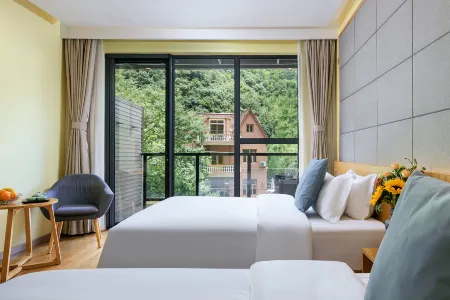 Xuxia Hot Spring Resort Meisu (Moganshan International Tourism Resort) Отели рядом с достопримечательностью «Yu Village Cultural Market»