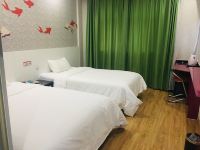 怡莱酒店(霸州汽车站店) - 高级双床房