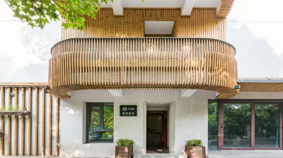 Floral Hotel · Jinan Xianyuan Blue House hotel (Black Tiger Spring Daming Lake) Hotels near Kuan Hou Li