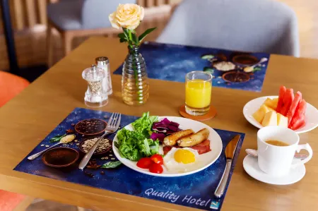 Quality Hotel Отели рядом с достопримечательностью «Zhangye Colorful Danxia Scenic Spot»