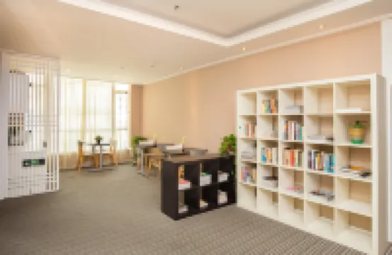 Guangzhou Four Seasons Hotel (Guangzhou North Station Huacheng Road Subway Station Branch)