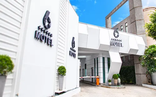Six Star Motel Zhongli Branch - Romantic