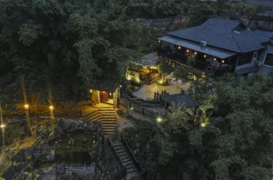 Xingyi Mountain Breeze Inn