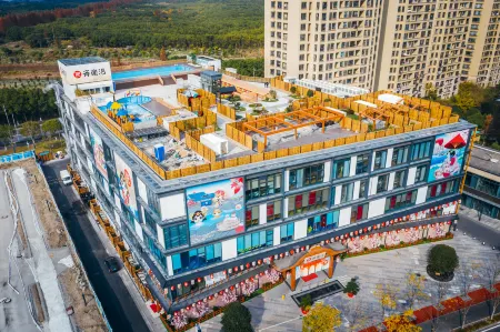 Qiletang Hot Spring Hotel Отели рядом с достопримечательностью «Er Yan Temple»