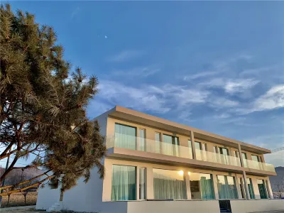 THE MIST VILLA Hotels in Taibai
