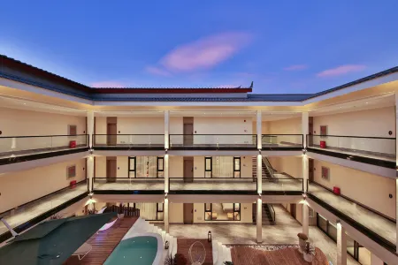 Lijiang BoRui designer hotel