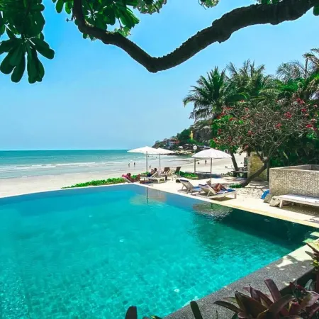 Nern Chalet Beachfront Hotel Отели рядом с достопримечательностью «Статуя Будды»