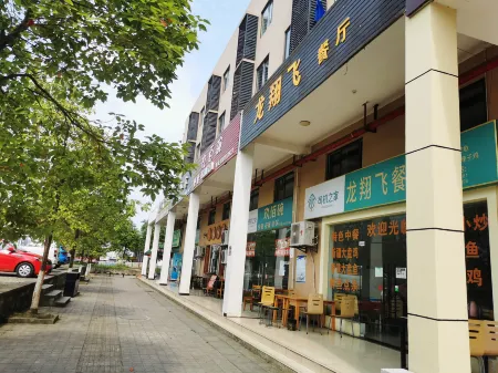 Longxiangfei Express Hotel Отели рядом с достопримечательностью «Nanchong Professional Technic College»