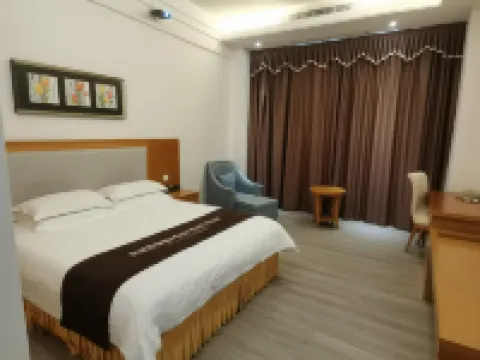 金堡豪庭大飯店（新興汽車客運站廟街步行街店）