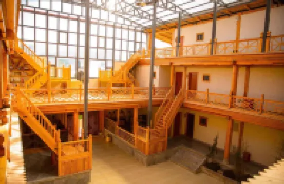 Renqing Cimu Mei Court