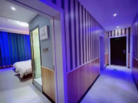 Youth Hotel (Shenqiu North Station Longding Guomao)